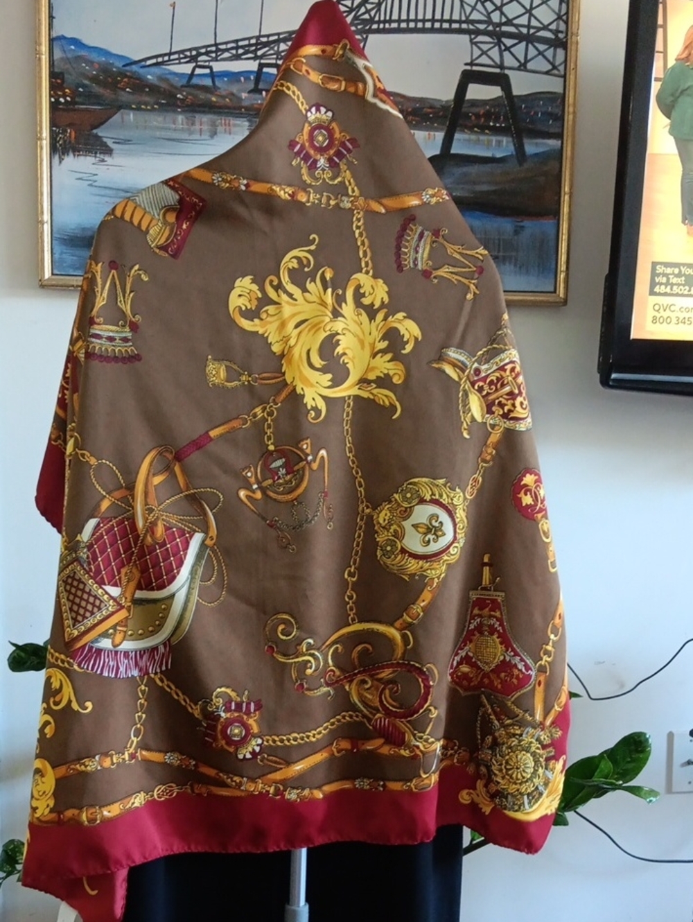 Brown Scarf with Gold and Red Chain Motif